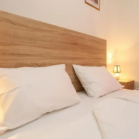 Lovely Center Apartment