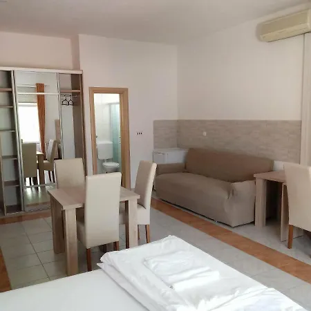 Lovely Center モスタル