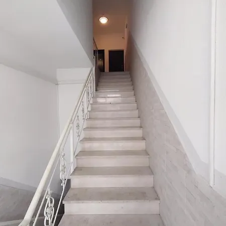 Lovely Center Apartment