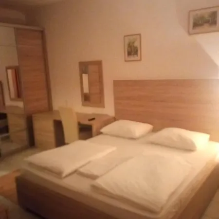 Lovely Center アパート *