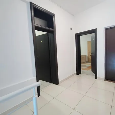 Lovely Center アパート