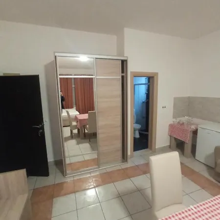 Lovely Center アパート *